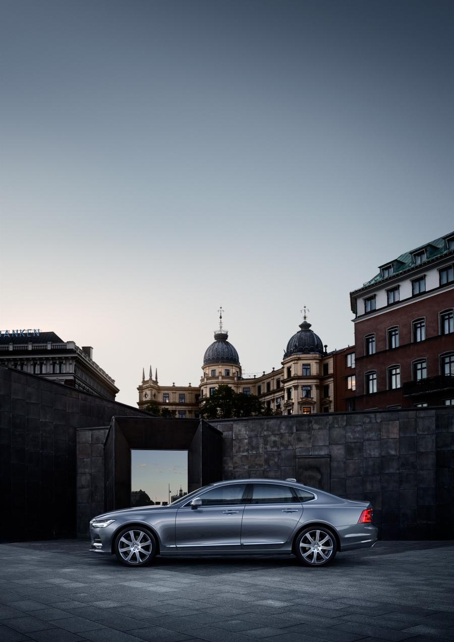  Volvo S90 T6 Inscription 2016 года  (фото 5 из 84)